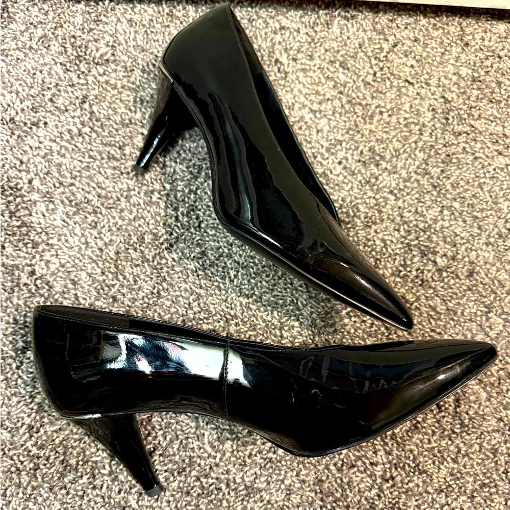 Michael kors black patent v heels size 8